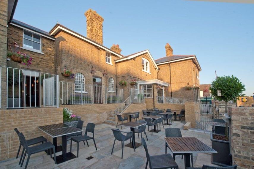 The Golden Hope Wetherspoon Hotel Sittingbourne Exterior foto
